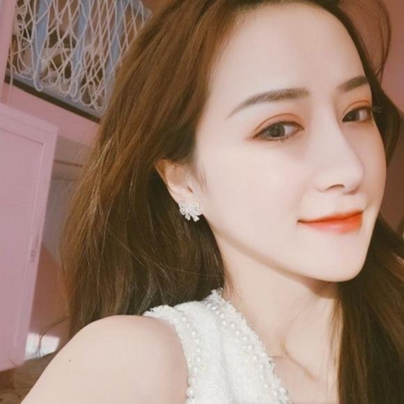 AAA Grade Crystals Paved BOW Super Shine Earrings - Picture 4 of 8